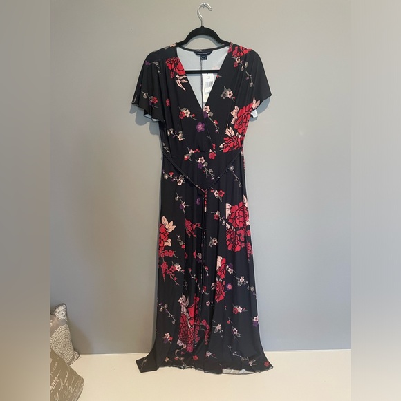 Asian inspired v-neck black dress with red/pink/purple floral pattern. - Picture 3 of 6